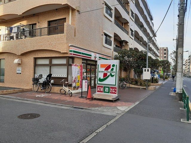 近くのセブンイレブンまで724m（徒歩10分）