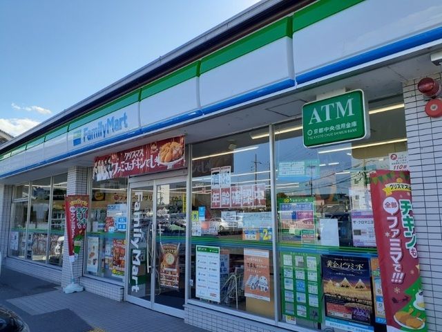 近くのファミリーマート 京都久御山佐まで240m（徒歩3分）