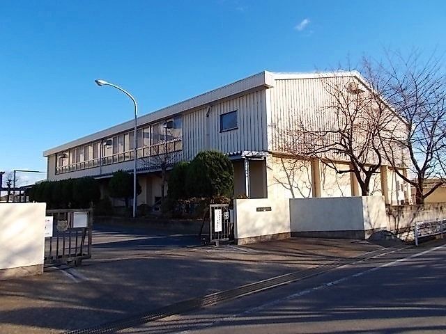近くの富田中まで800m（徒歩10分）