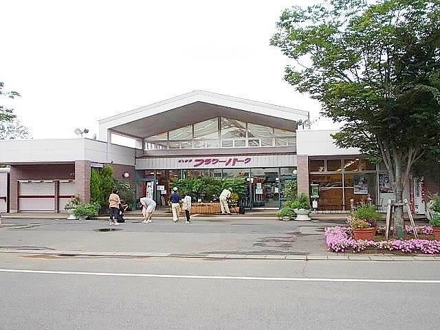 近くの足利フラワーパークまで2,800m（徒歩35分）