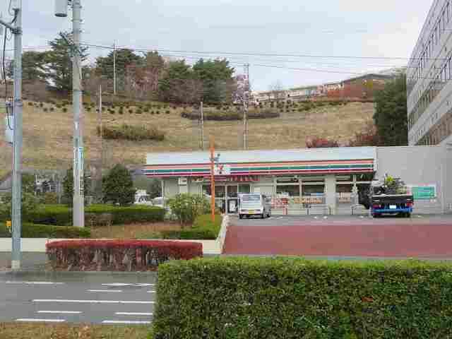 近くのセブンイレブンまで300m(徒歩4分)