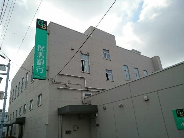 近くの群馬銀行藤岡支店まで800m（徒歩10分）