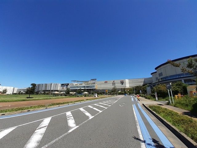 近くのイオンモール幕張新都心まで6,000m(徒歩75分)