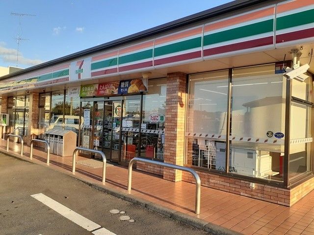 近くのセブンイレブンつくば花室店まで750m（徒歩10分）