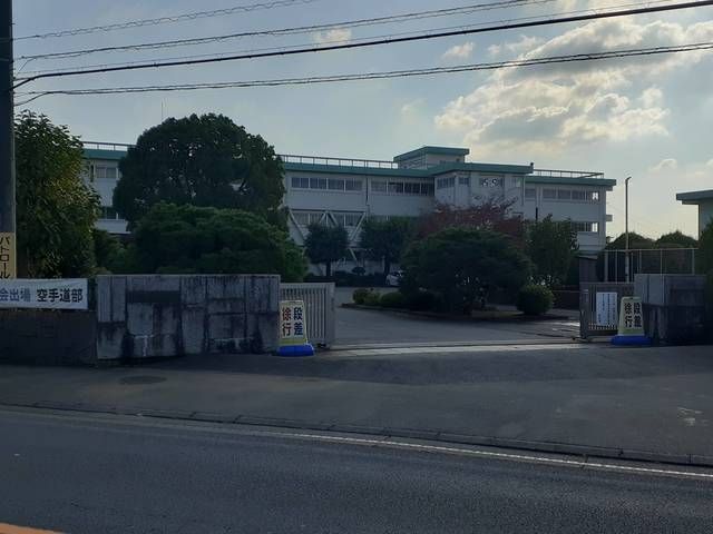 近くの茨城県立石岡商業高校まで452m（徒歩6分）