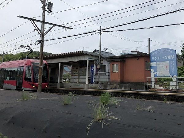 近くのサンドーム西駅まで1,100m(徒歩14分)