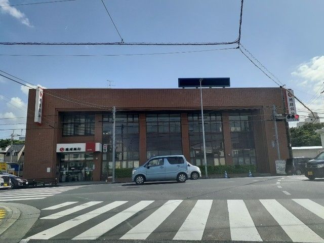 近くの琉球銀行与那原支店まで260m（徒歩4分）