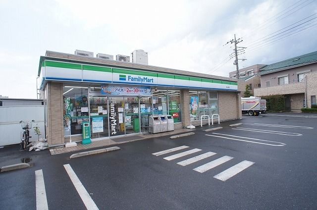 近くのファミリーマート 狭山水野店まで1,000m（徒歩13分）