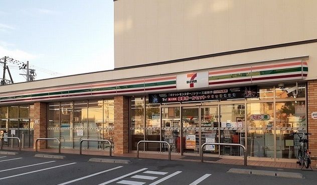 近くのコンビニまで300m（徒歩4分）