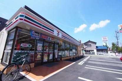 近くのセブンイレブンまで450m（徒歩6分）