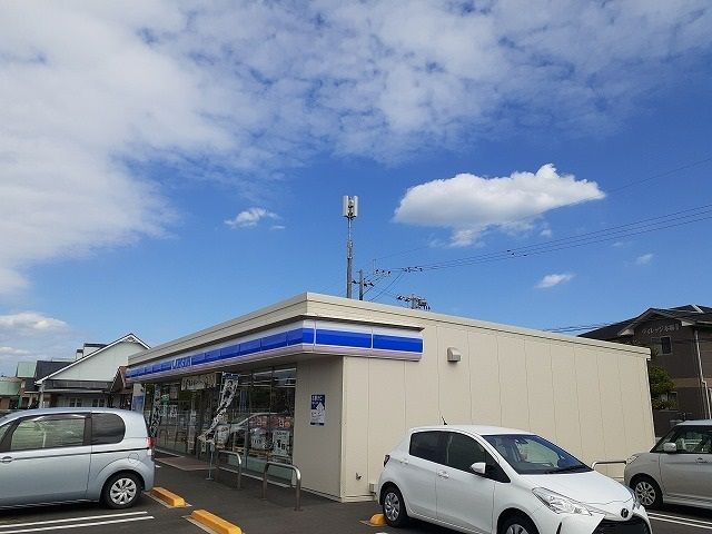 近くのローソン宮崎まなび野二丁目店まで500m（徒歩7分）