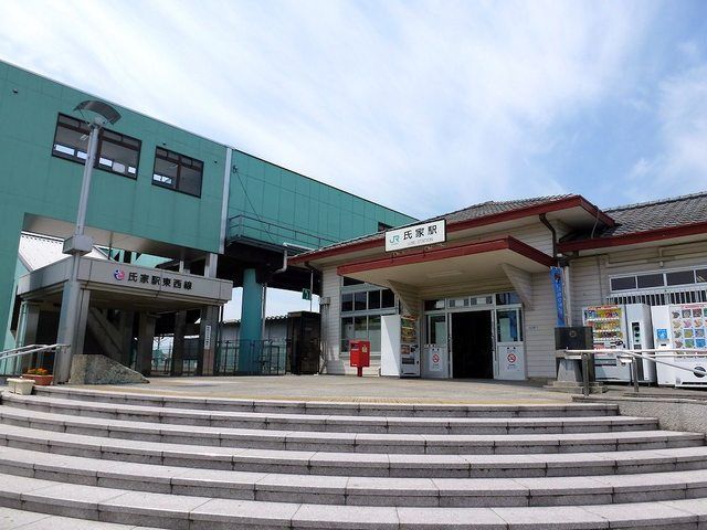 近くの氏家駅まで3,400m(徒歩43分)