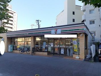 近くのセブンイレブンまで190m（徒歩3分）