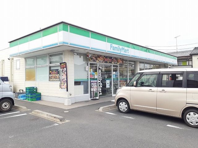 近くのファミリーマート角屋騎西店まで650m(徒歩9分)