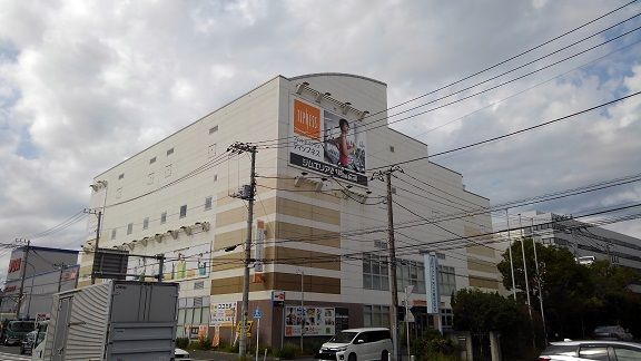 近くのスポーツジムまで800m(徒歩10分)