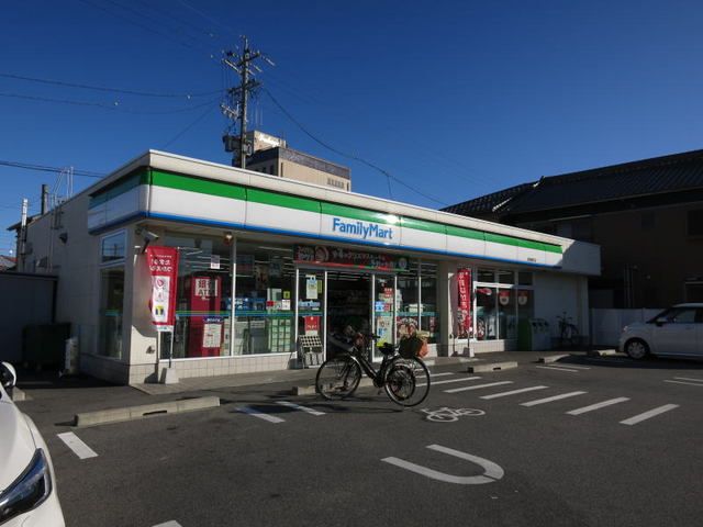 近くのファミリーマート 西尾緑町店まで1,500m(徒歩19分)