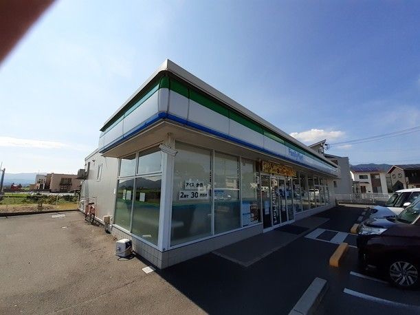 近くのファミリーマート玖珂インター店まで450m(徒歩6分)