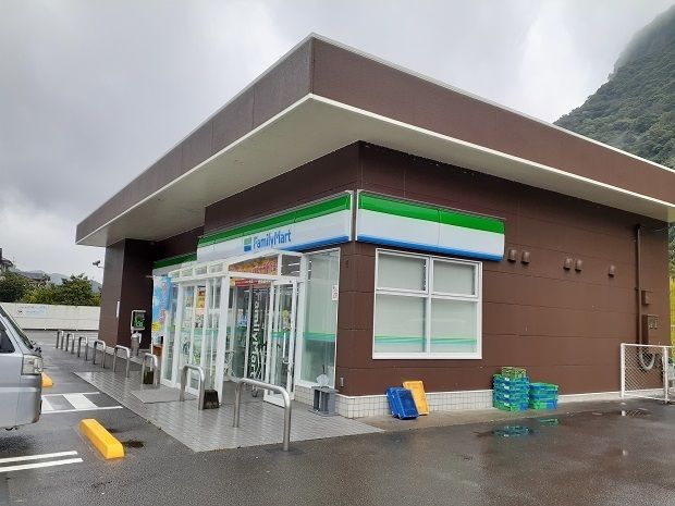 近くのファミリーマート東郷山陰店まで2,100m(徒歩27分)