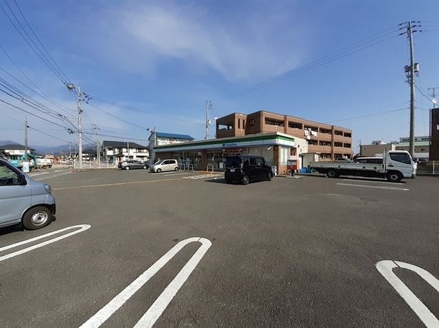 近くのファミリーマート 高知朝倉西店まで650m（徒歩9分）