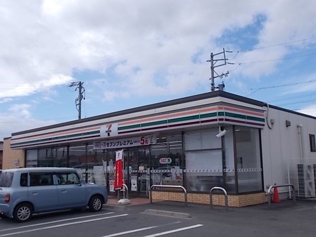 近くのセブンイレブン中うずら７丁目店まで240m（徒歩3分）