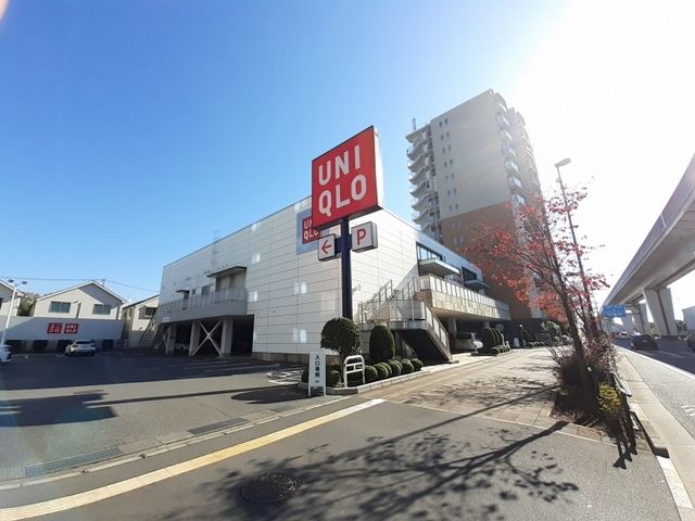 近くのユニクロ 足立入谷店まで900m（徒歩12分）