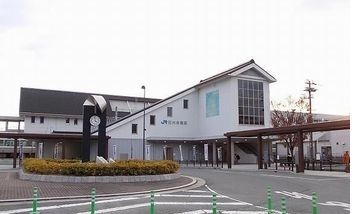 近くの駅まで2,700m（徒歩34分）