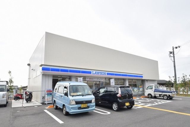 近くのローソン石丸二丁目店まで120m（徒歩2分）