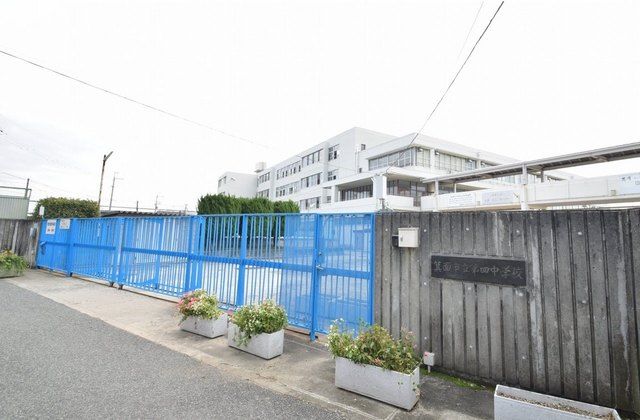 近くの箕面市立第四小学校まで750m（徒歩10分）