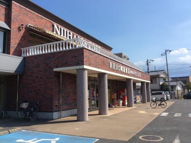 近くのMEGA明屋書店西の土居店まで750m（徒歩10分）