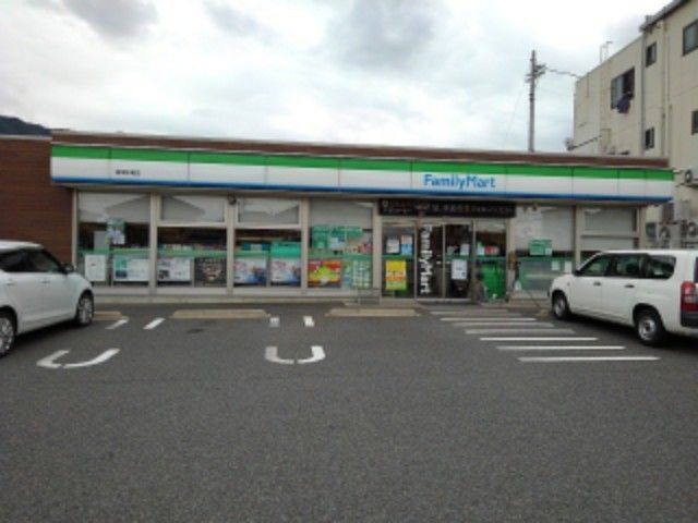 近くのファミリーマート須坂臥竜店まで230m(徒歩3分)