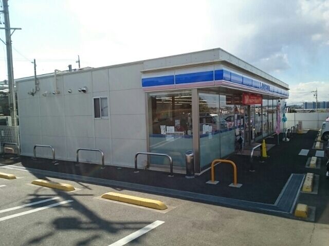 近くのローソン大府東山小学校前店まで400m（徒歩5分）