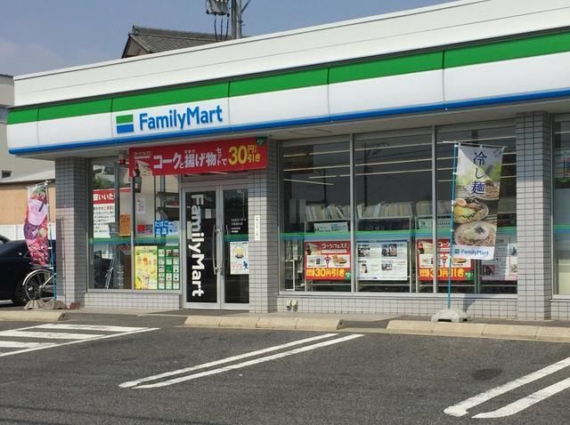 近くのファミリーマート大府追分店まで650m（徒歩9分）
