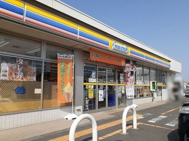 近くのミニストップ越谷レイクタウン東まで400m（徒歩5分）