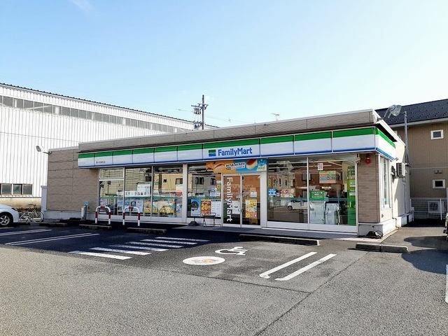 近くのファミリーマート野々市野代店まで134m(徒歩2分)