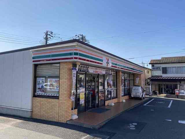 近くのセブンイレブンまで300m(徒歩4分)