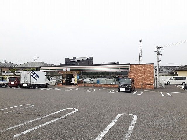 近くのセブンイレブン都城インター店まで1,000m（徒歩13分）