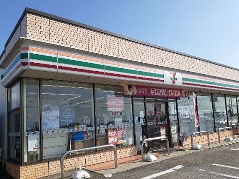近くのセブンイレブン滑川中村店まで1,300m（徒歩17分）