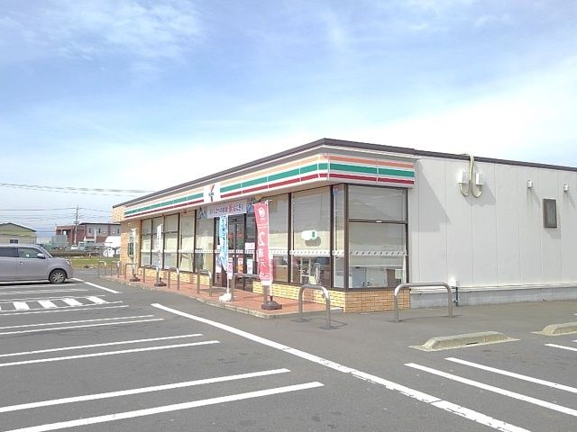 近くのセブンイレブン稲荷台町店まで800m（徒歩10分）