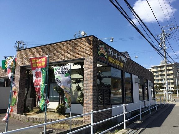 近くの飲食店まで600m（徒歩8分）
