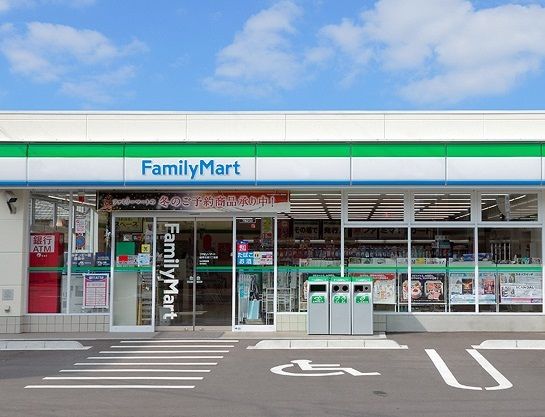 近くのファミリーマート大府横根町店まで650m(徒歩9分)