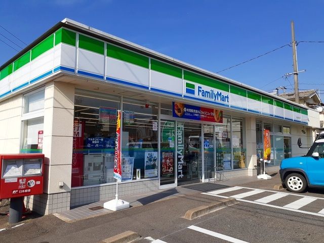 近くのコンビニまで800m（徒歩10分）