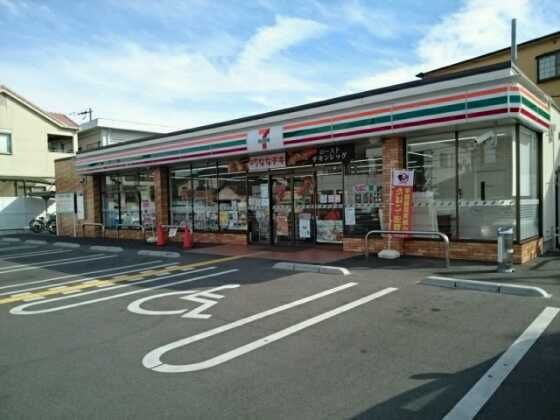 近くのコンビニまで400m（徒歩5分）