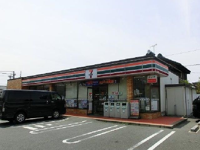 近くのセブンイレブンまで220m（徒歩3分）