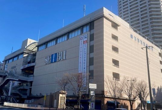 近くのオーロラモールまで1,600m(徒歩20分)