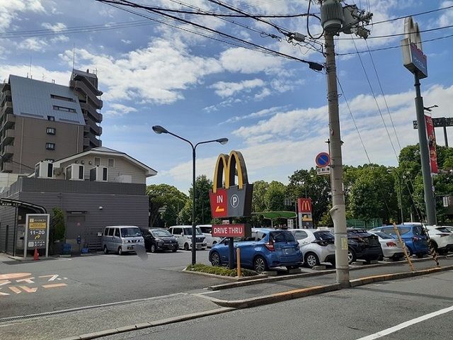 近くのマクドナルド長居店まで550m(徒歩7分)