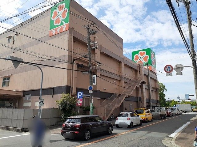 近くのライフ長居店まで750m（徒歩10分）