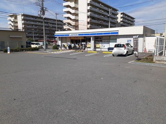 近くのローソン矢田一丁目店まで400m（徒歩5分）