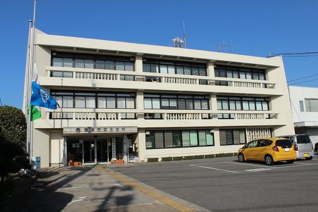 近くの役所まで750m（徒歩10分）