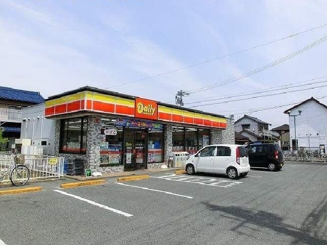 近くのコンビニまで700m（徒歩9分）