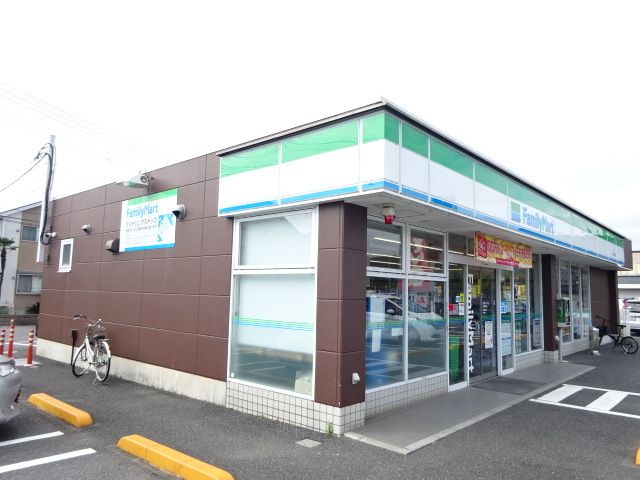 近くのファミリーマートまで350m(徒歩5分)